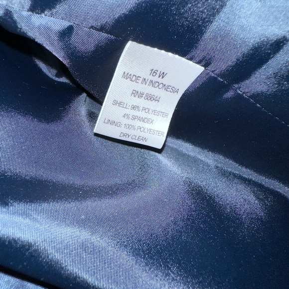 Navy Blue Pinstripe Suit Jacket with Notched Lapels and Tailored Fit - Picture 4 of 4